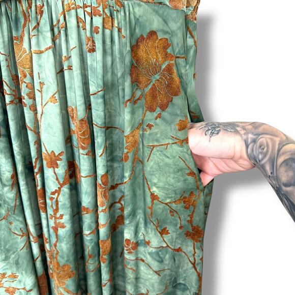 Baltic Born NWOT Leslie Embossed Velvet Floral Print Puff Sleeve Maxi Dress - Picture 4 of 9